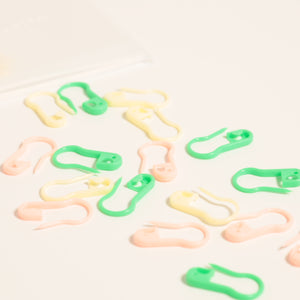 Stitch markers-朝の講堂-